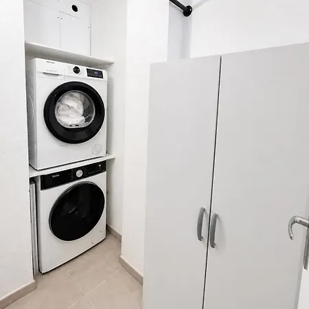 Magnifique T4 Entierement Renove - Proche *